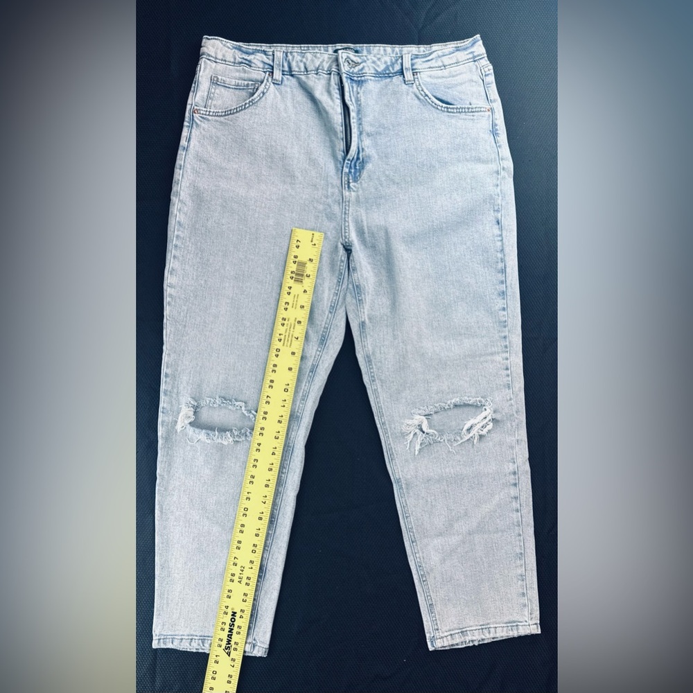 Wildβ Fable Super High-Rise Mom Jeans β Distressed Light Wash β Size 18 - Picture 7 of 14